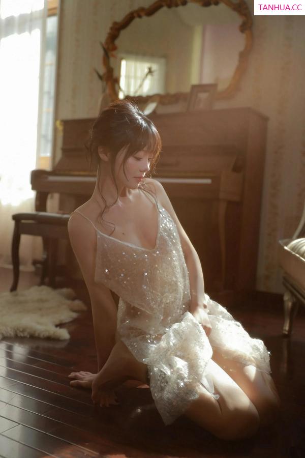 佘贝拉  [XiuRen]高清写真图 2025.09.24 No.10799 佘贝拉Bella 连衣短裙第27张图片